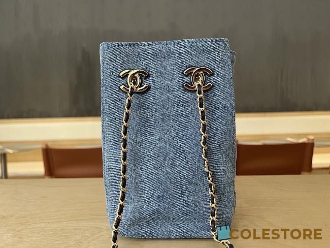 Colestore Chanel MÉTIERS D’ART 2026   BUCKET BAG WITH CHAIN   Washed Denim & Gold-Tone Metal 18 x 11.5 x 11.5cm - 1