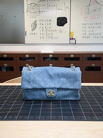 	 Colestore Chanel Maxi Flap bag Washed Denim & Gold-Tone Metal 19.5 x 32 x 10cm 