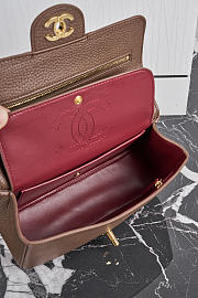 Colestore Chanel FALL WINTER 2026 PRE-COLLECTION MINI FLAP BAG Grained Calfskin & Gold-Tone Metal Brown 13 x 20 x 6cm - 2