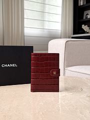 Colestore Chanel Spring Summer 2026   Passport Holder   Crocodile Embossed Calfskin & Gold-Tone Metal Burgundy 14x10.5x2cm - 1