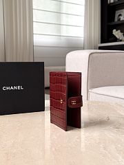 Colestore Chanel Spring Summer 2026   Passport Holder   Crocodile Embossed Calfskin & Gold-Tone Metal Burgundy 14x10.5x2cm - 4