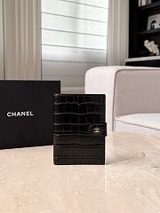 	 Colestore Chanel Spring Summer 2026 Passport Holder Crocodile Embossed Calfskin & Gold-Tone Metal Black 14x10.5x2cm - 1