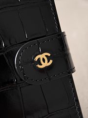 	 Colestore Chanel Spring Summer 2026 Passport Holder Crocodile Embossed Calfskin & Gold-Tone Metal Black 14x10.5x2cm - 4