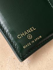 	 Colestore Chanel Spring Summer 2026 Passport Holder Crocodile Embossed Calfskin & Gold-Tone Metal Dark Green 14x10.5x2cm - 5