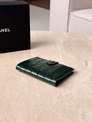 	 Colestore Chanel Spring Summer 2026 Passport Holder Crocodile Embossed Calfskin & Gold-Tone Metal Dark Green 14x10.5x2cm - 4