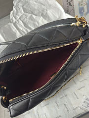 Colestore Chanel Métiers d’art 2026   Small Hobo Bag   Lambskin & Gold-Tone Metal  Black  18 x 29 x 8cm - 2