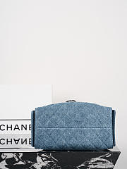 Colestore Chanel Métiers d’art 2026   CHANEL 25 Small Handbag   Washed Denim & Gold-Tone Metal  30 x 26 x 14cm - 4