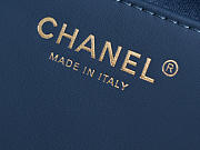 Colestore Chanel Métiers d’art 2026   CHANEL 25 Small Handbag   Washed Denim & Gold-Tone Metal  30 x 26 x 14cm - 3