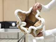 Colestore Chanel Fall Winter 2026 Pre-Collection   CHANEL 25 Small Handbag   Shearling Sheepskin & Gold-Tone Metal  Beige  30 x 26 x 14cm - 6