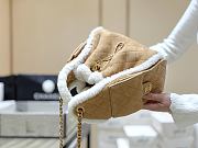 Colestore Chanel Fall Winter 2026 Pre-Collection   CHANEL 25 Small Handbag   Shearling Sheepskin & Gold-Tone Metal  Beige  30 x 26 x 14cm - 5