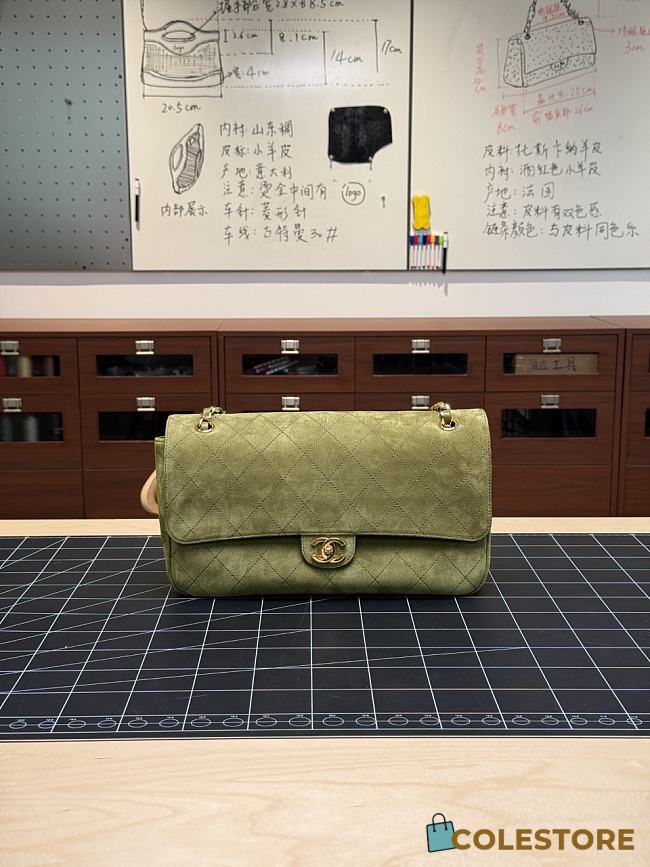 Colestore Chanel Fall Winter 2026 Pre-Collection   Maxi Flap bag   Suede Calfskin & Gold-Tone Metal  Khaki  19.5 x 32 x 10cm - 1
