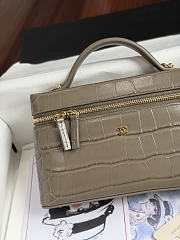 Colestore Chanel Métiers d’art 2026   Vanity with Chain   Crocodile Embossed Calfskin & Gold-Tone Metal Dark Khaki  17 x 19.5 x 5cm - 3