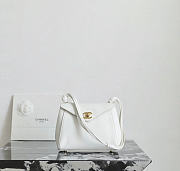 Colestore Chanel Fall-Winter 2026 Pre-Collection Hobo Handbag Lambskin & Gold-Tone Metal  White 16 x 22 x 7.8cm - 1