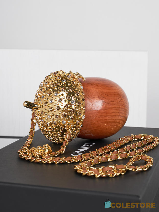 Colestore Chanel Métiers d’art 2026   Acorn Minaudiere   Wood, Strass & Gold-Tone Metal  Brown & Golden 17 x 7 x 7cm - 1