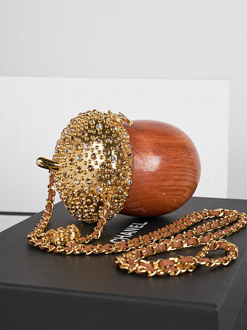 Colestore Chanel Métiers d’art 2026   Acorn Minaudiere   Wood, Strass & Gold-Tone Metal  Brown & Golden 17 x 7 x 7cm