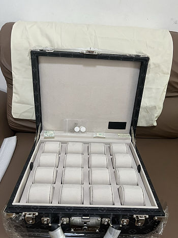 Colestore Louis Vuitton Cotteville 16 Montres Monogram Eclipse Top handle 41.5 x 35 x 15.5 cm