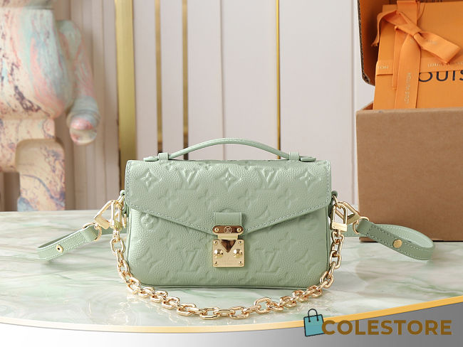 Colestore Louis Vuitton Pochette Métis East-West Monogram Empreinte Minty 21.5 x 13.5 x 6 cm - 1