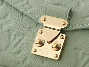Colestore Louis Vuitton Pochette Métis East-West Monogram Empreinte Minty 21.5 x 13.5 x 6 cm - 3