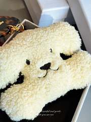 Colestore Celine TRIOMPHE pom-pom keyring with heart in SHEARLING AND ACETATE with GOLD FINISHING NATURAL / TAN - 5