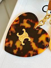 Colestore Celine TRIOMPHE pom-pom keyring with heart in SHEARLING AND ACETATE with GOLD FINISHING NATURAL / TAN - 3
