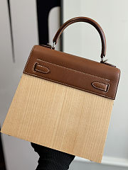 Colestore Hermes Naturel Barenia and Multicolor Beechwood Perspective Cavaliére Kelly Wood 22 Palladium Hardware - 6