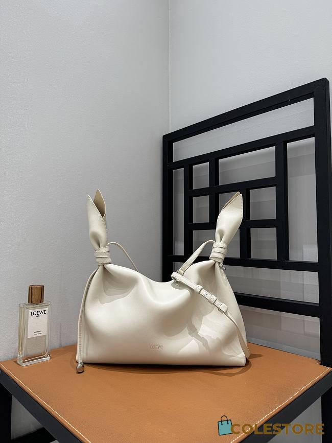Colestore  Loewe Medium Scarf bag in smooth calfskin White 34 x 8.5 x 21cm - 1