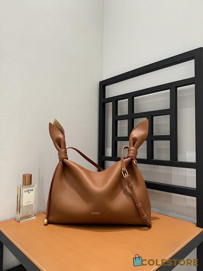 Colestore  Loewe Medium Scarf bag in smooth calfskin Squirrel 34 x 8.5 x 21cm - 1