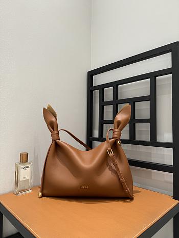 Colestore  Loewe Medium Scarf bag in smooth calfskin Squirrel 34 x 8.5 x 21cm