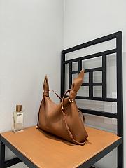 Colestore  Loewe Medium Scarf bag in smooth calfskin Squirrel 34 x 8.5 x 21cm - 6
