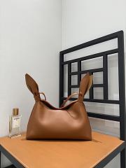 Colestore  Loewe Medium Scarf bag in smooth calfskin Squirrel 34 x 8.5 x 21cm - 4