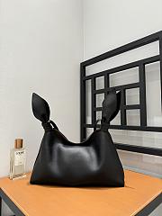 Colestore  Loewe Medium Scarf bag in smooth calfskin Black 34 x 8.5 x 21cm - 3