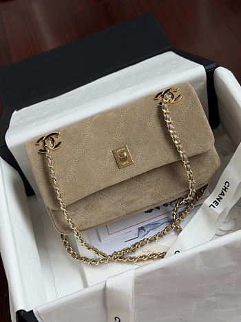 Colestore  Chanel Métiers d’art 2026 Flap bag, Suede calfskin & gold-tone metal, dark beige  15 x 25.5 x 8cm