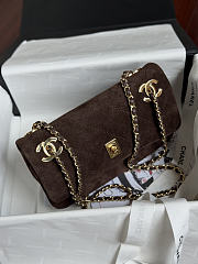 Colestore  Chanel Métiers d’art 2026 Flap bag, Suede calfskin & gold-tone metal, dark brown  15 x 25.5 x 8cm - 3