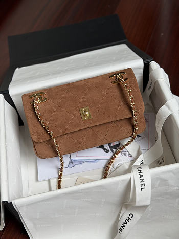 Colestore  Chanel Métiers d’art 2026 Flap bag, Suede calfskin & gold-tone metal, caramel  15 x 25.5 x 8cm