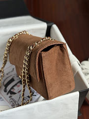 Colestore Chanel FALL WINTER 2026 PRE-COLLECTION MINI FLAP BAG Suede Calfskin & Gold-Tone Metal Caramel 13x20x6cm - 5