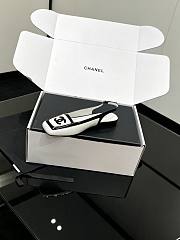 Colestore  Chanel Fall Winter 2026 Pre-Collection   Slingbacks   Lambskin & Patent Calfskin  White & Black - 4
