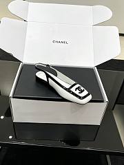 Colestore  Chanel Fall Winter 2026 Pre-Collection   Slingbacks   Lambskin & Patent Calfskin  White & Black - 3