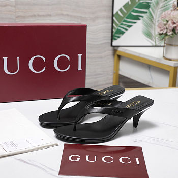Colestore  Gucci Women's Vittoria thong in black leather (gold logo version)
