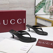 Colestore  Gucci Women's Vittoria thong in black leather (gold logo version) - 3