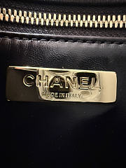 Colestore Chanel Métiers d’art 2026   CHANEL 31 Mini Shopping Bag   Lambskin & Gold-Tone Metal  Light Beige & Black  22 x 23 x 5cm - 6