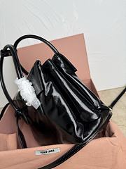 Colestore Miu Miu Solitaire Shiny Leather Bag in Black 28 x 19.5 x 11cm - 2