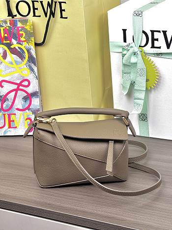 Colestore Loewe Mini Puzzle Edge bag in soft grained calfskin Taupe 18 x 12.5 x 8 cm