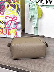 Colestore Loewe Mini Puzzle Edge bag in soft grained calfskin Taupe 18 x 12.5 x 8 cm - 2