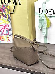 Colestore Loewe Mini Puzzle Edge bag in soft grained calfskin Taupe 18 x 12.5 x 8 cm - 3