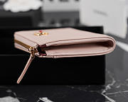 Colestore Chanel Métiers d’art 2026 Classic Small Flap Wallet  Grained Goatskin, Enamel & Gold-Tone Metal  Light Pink 11x7.5x1.5cm - 6