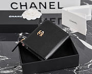 Colestore Chanel Métiers d’art 2026 Classic Small Flap Wallet  Grained Goatskin, Enamel & Gold-Tone Metal Black 11x7.5x1.5cm - 1