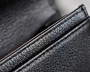 Colestore Chanel Métiers d’art 2026   Card Holder   Grained Goatskin, Enamel & Gold-Tone Metal  Black  7.5 x 11.3 x 2.1cm - 6