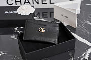Colestore Chanel Métiers d’art 2026   Card Holder   Grained Goatskin, Enamel & Gold-Tone Metal  Black 10.2x5.7x0.5cm - 1