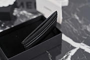 Colestore Chanel Métiers d’art 2026   Card Holder   Grained Goatskin, Enamel & Gold-Tone Metal  Black 10.2x5.7x0.5cm - 6