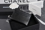 Colestore Chanel Métiers d’art 2026   Card Holder   Grained Goatskin, Enamel & Gold-Tone Metal  Black 10.2x5.7x0.5cm - 4